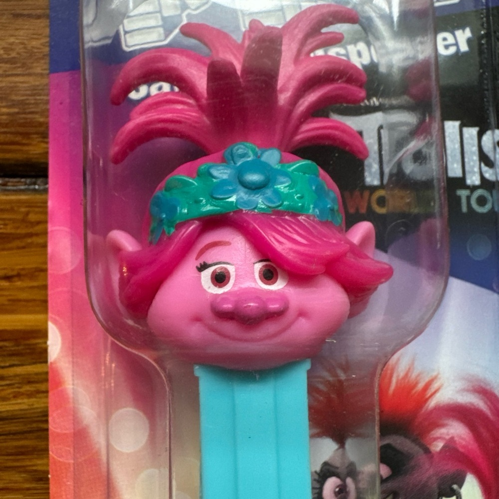 2023 Lot of 3 Trolls Pez ~ Poppy, Branch & Guy Diamond ~ New On Cards - Picture 7 of 10